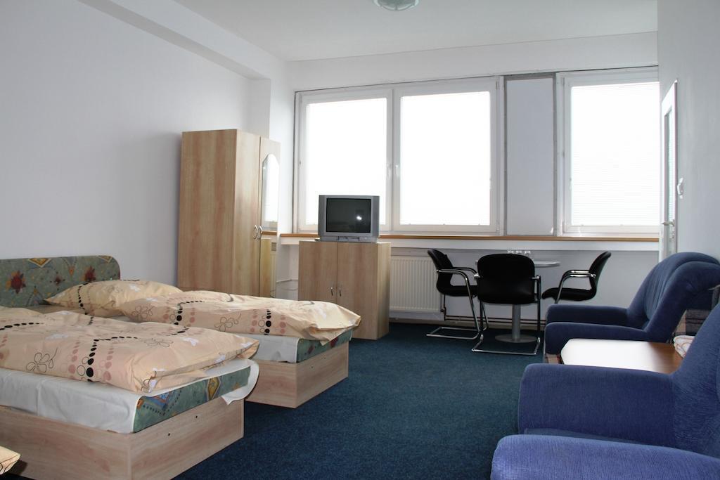 Hotel Dom Techniky Žilina Oda fotoğraf